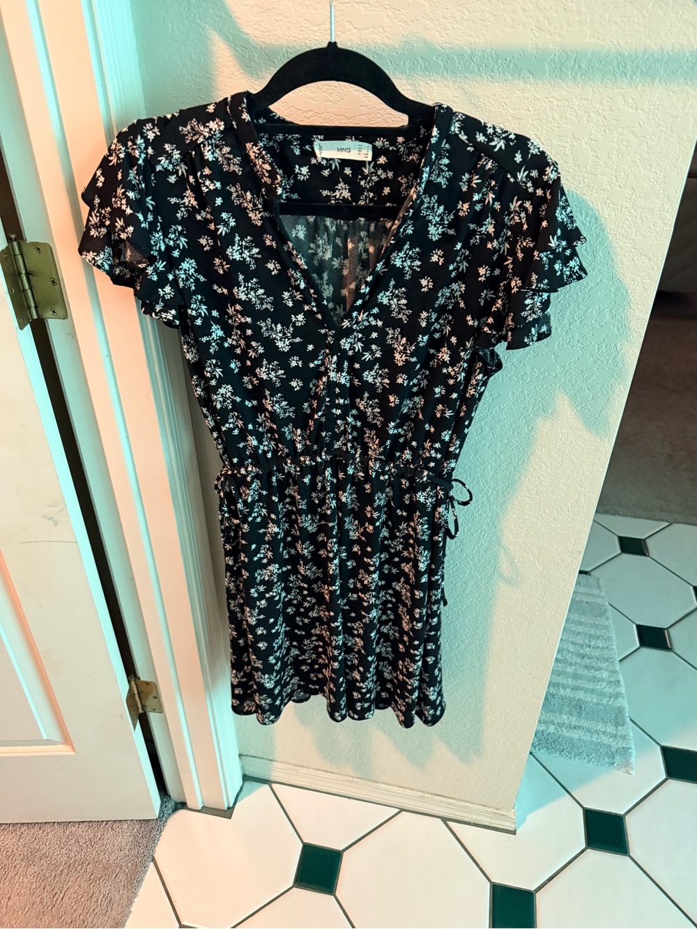 mango Black Floral Short Sleeve V-Neck Dress